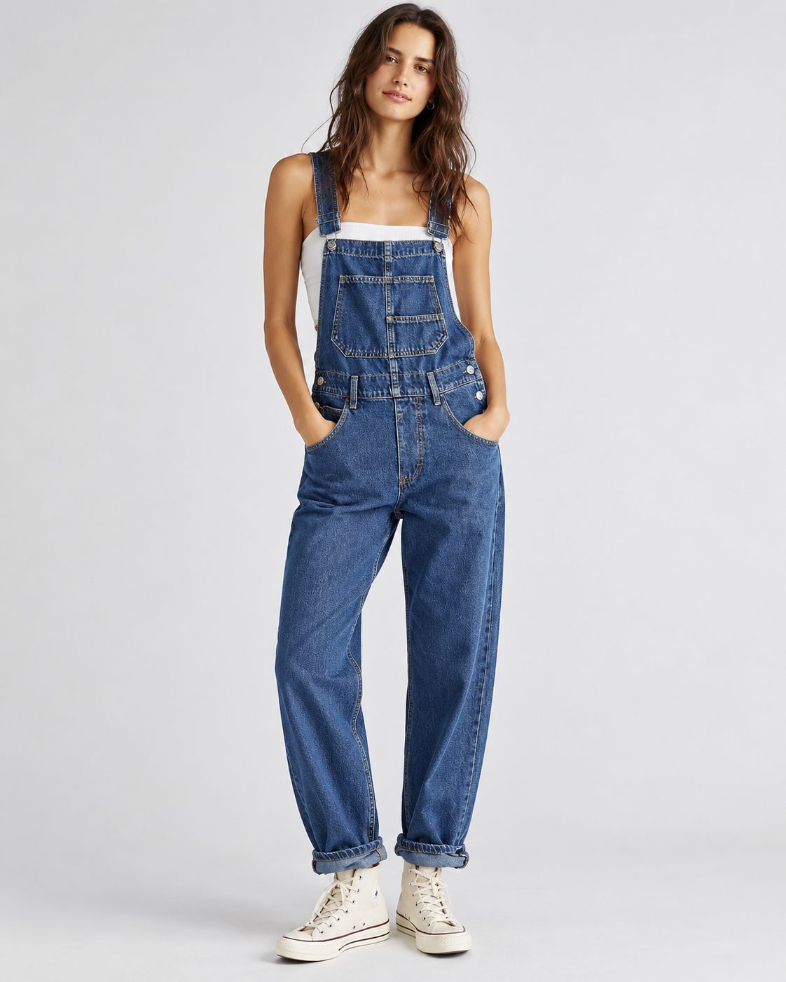 Denim Muse – אוברול ג׳ינס ארוך לנשים בגזרה נינוחה עם כיסים וכתפיות מתכווננות