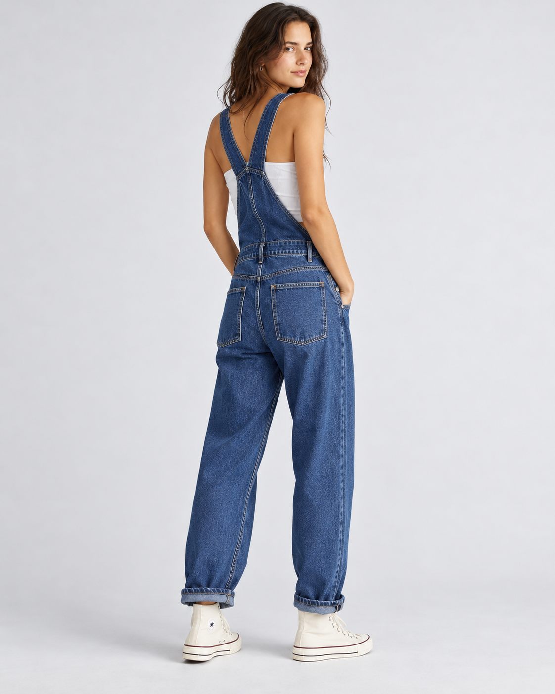 Denim Muse – אוברול ג׳ינס ארוך לנשים בגזרה נינוחה עם כיסים וכתפיות מתכווננות