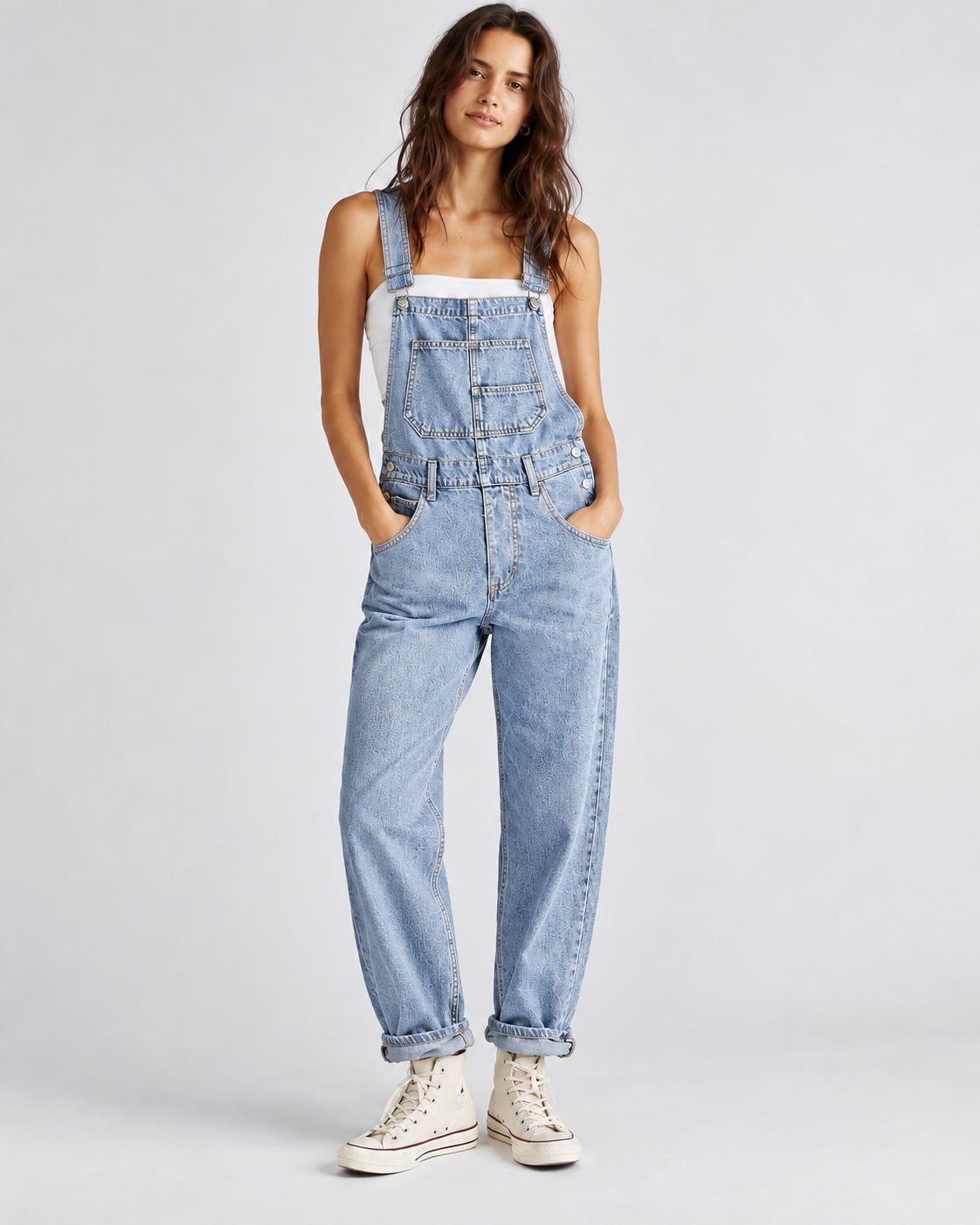Denim Muse – אוברול ג׳ינס ארוך לנשים בגזרה נינוחה עם כיסים וכתפיות מתכווננות
