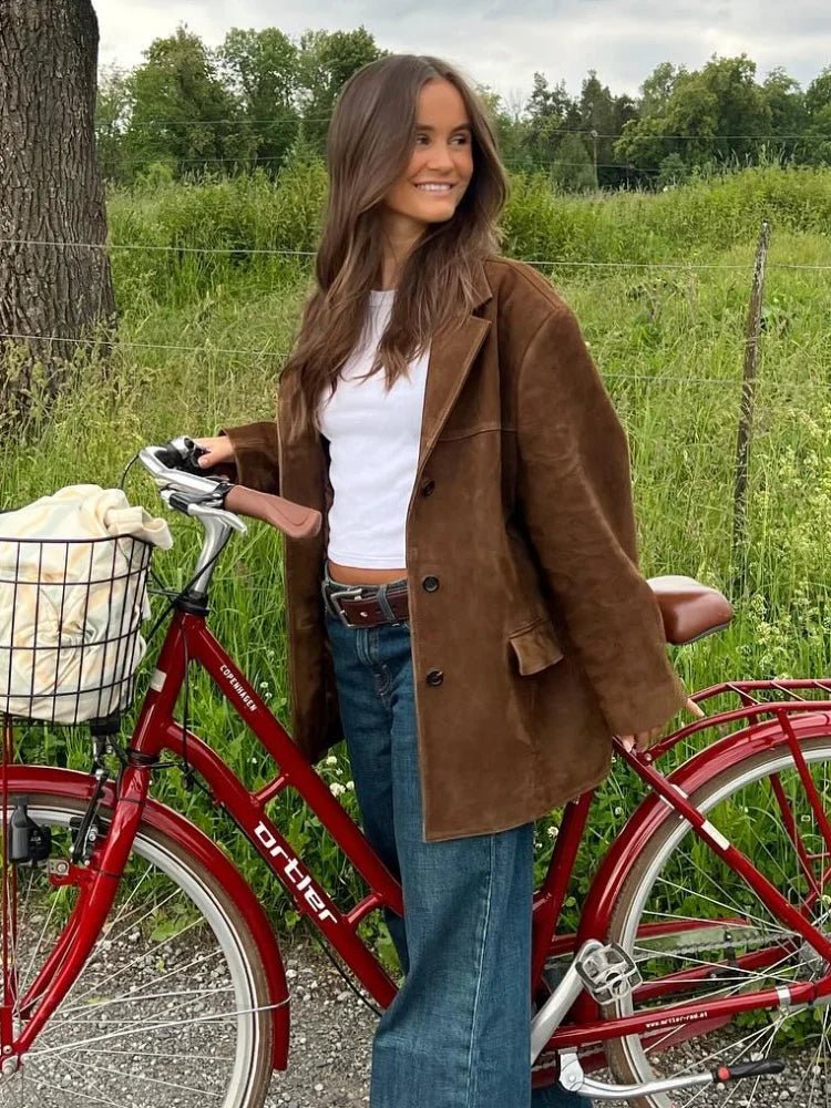 בלייזר דמוי זמש Urban Vintage לנשים – בגוונים חום ואפור כהה - Milu